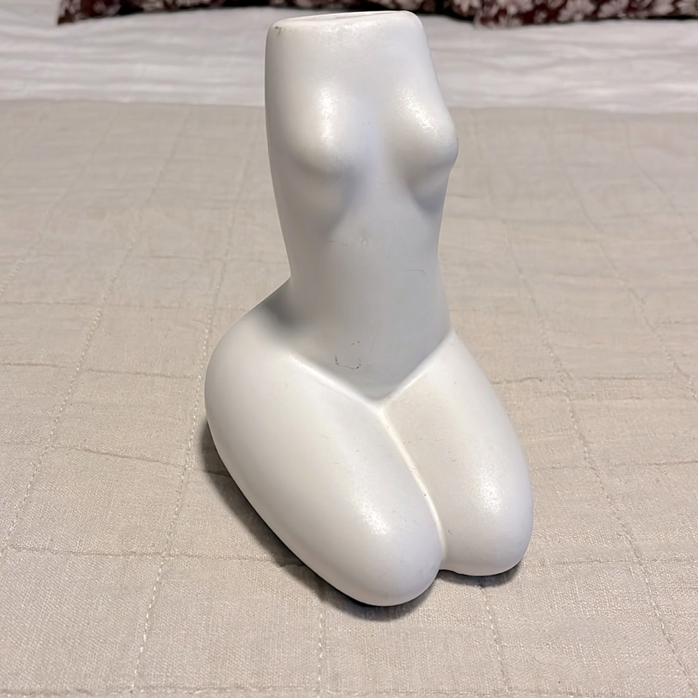 Bust bud vase